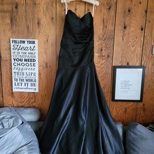 Formal Dress! black satin dress w/ trumpet skirt, bridal size 8